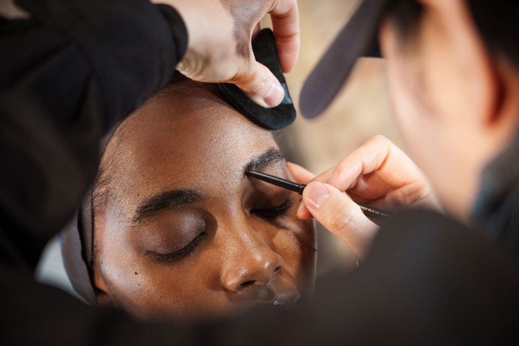 Cada vez más, las mujeres buscamos una apariencia más natural y pulida cuando se trata de belleza. 