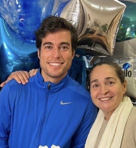 Danilo Carrera ha demostrado ser un hijo cariñoso y protector.