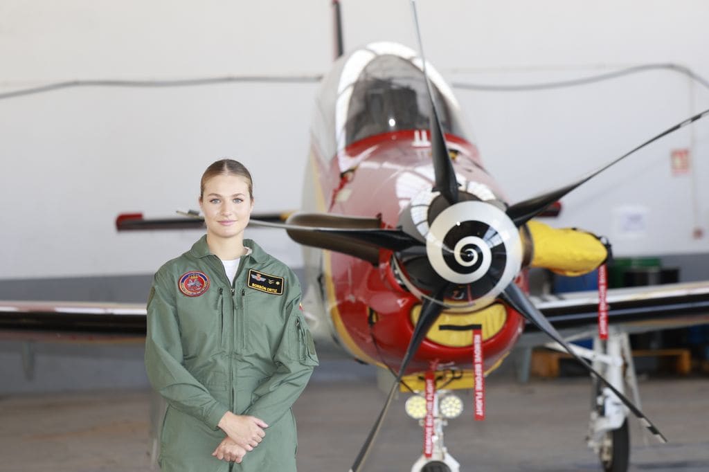 La princesa Leonor, a bordo de un simulador en la base aérea de San Javier (Murcia) 