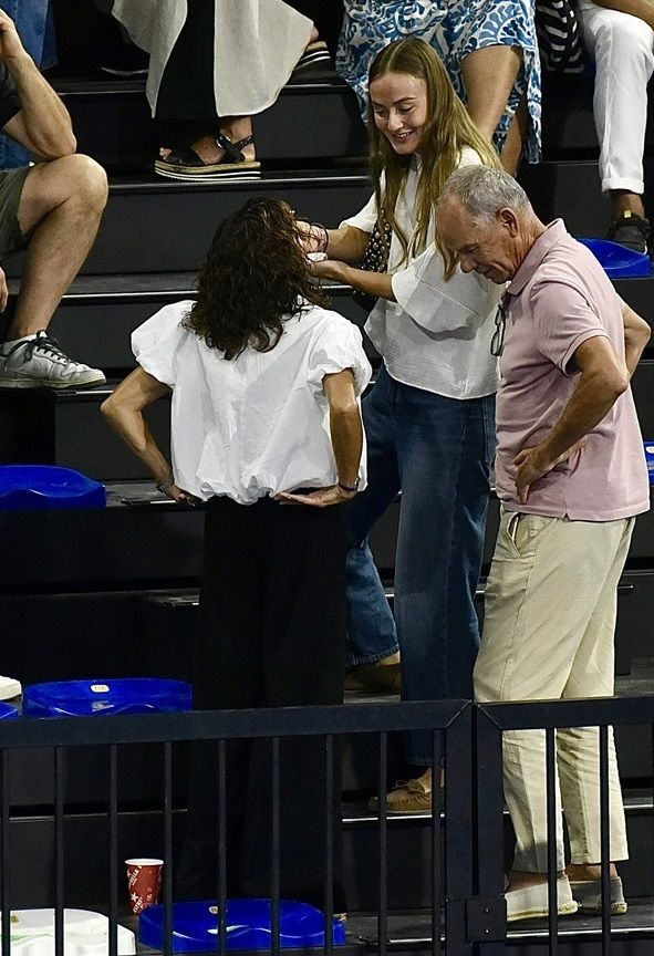 Johanna Zott junto a Roberto Molina y Cristina Fernández, amigos de la infanta Cristina