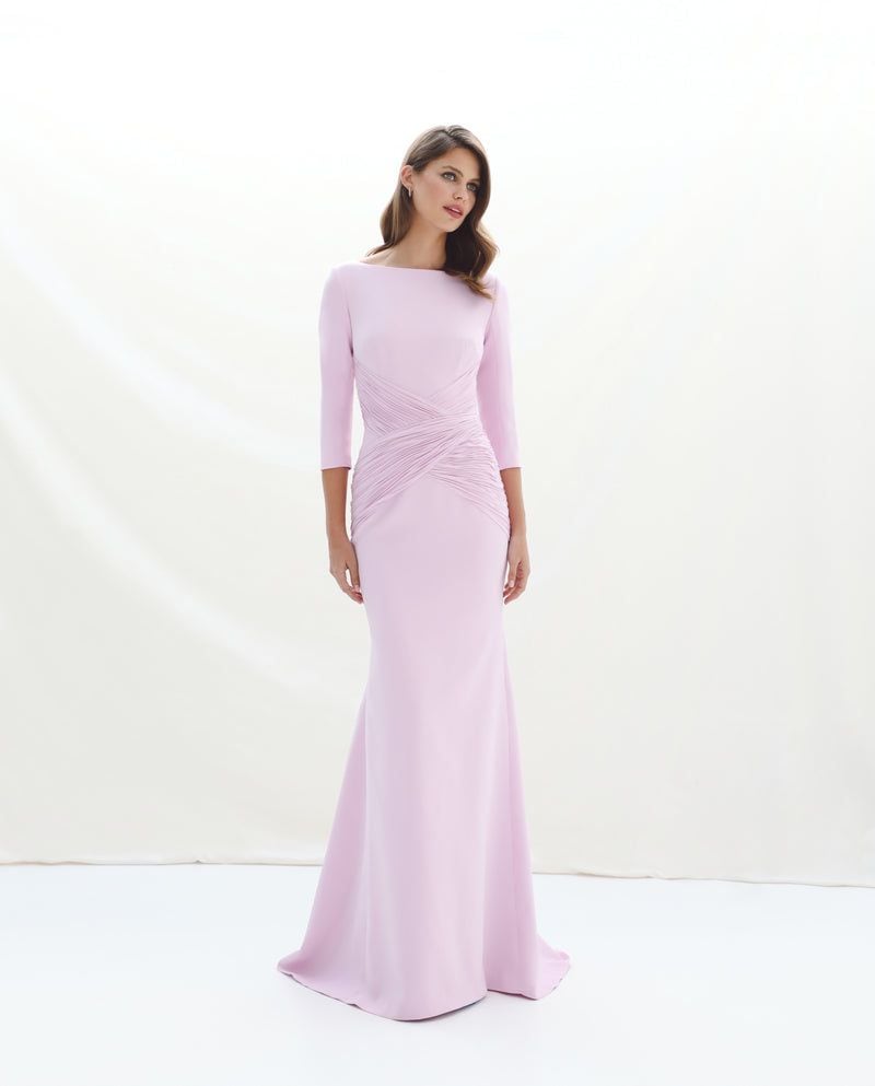 10 vestidos de madrina lisos que además de ser sencillos y elegantes estilizan la figura 
