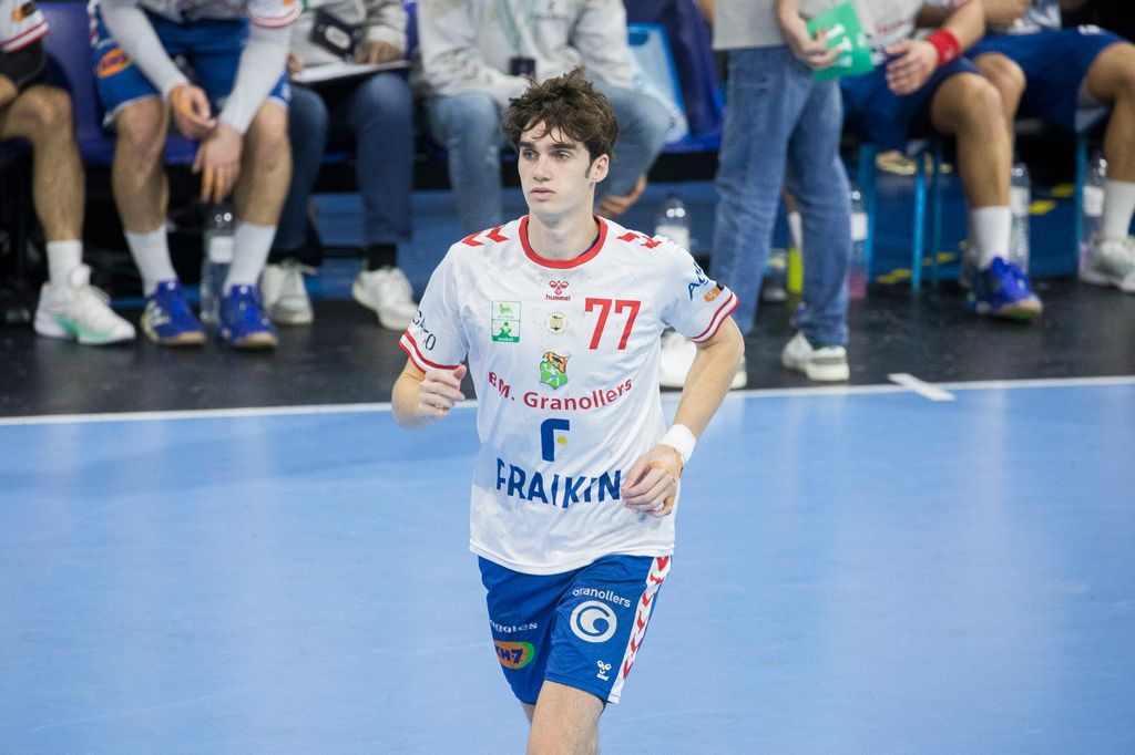 Plano medio de Pablo Urdangarín durante un partido de balonmano