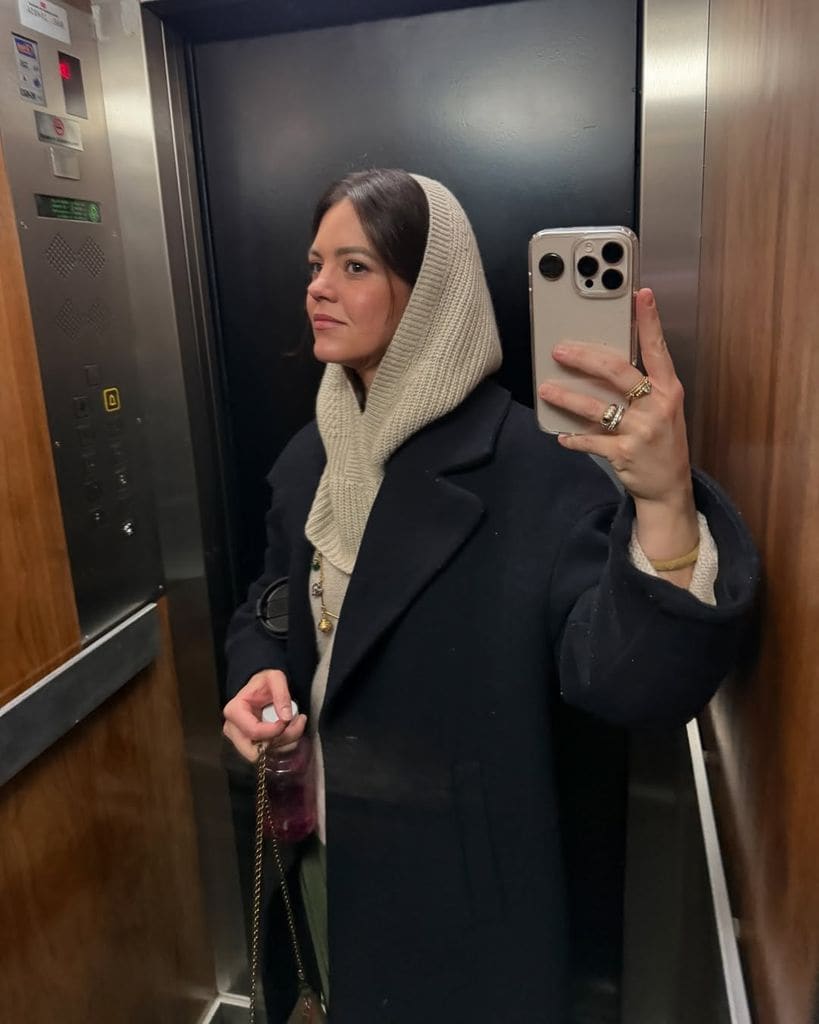 Isabelle Junot con balaclava de Mimamuni Collections