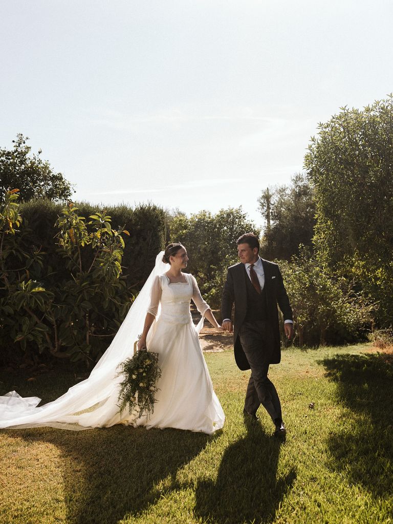 Vestidos de novia con cuerpos bordados o con textura verano