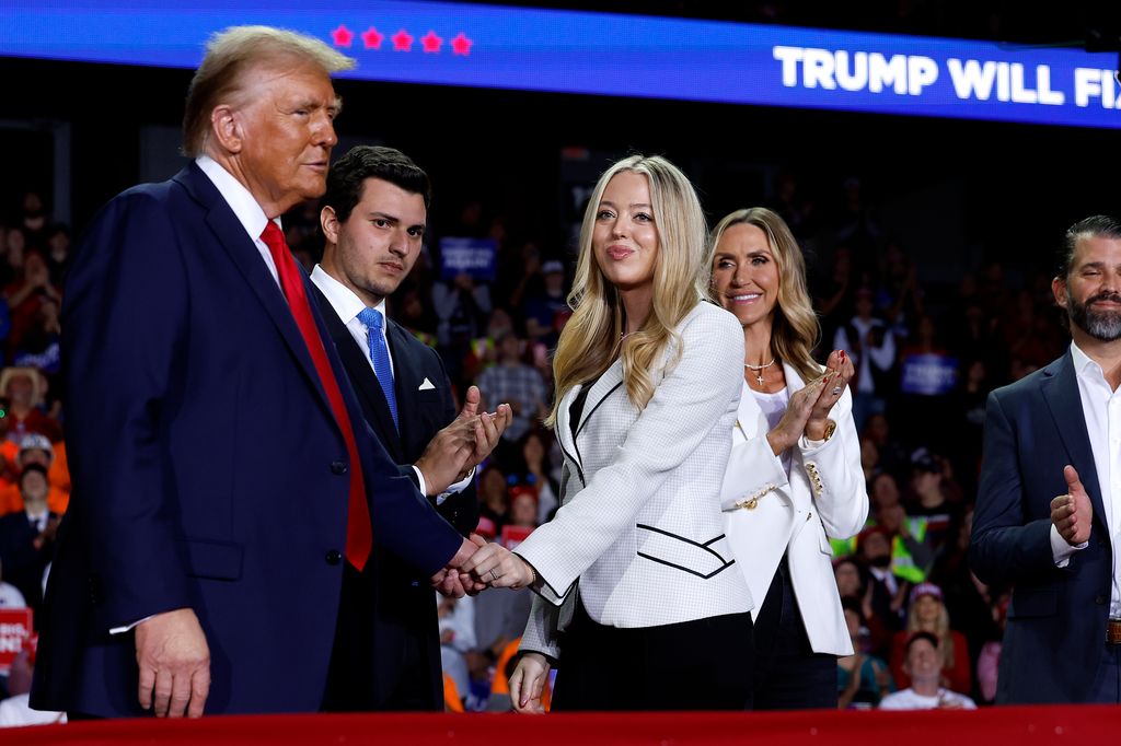 Los Trump en el cierre de la campaña electoral en Míchigan