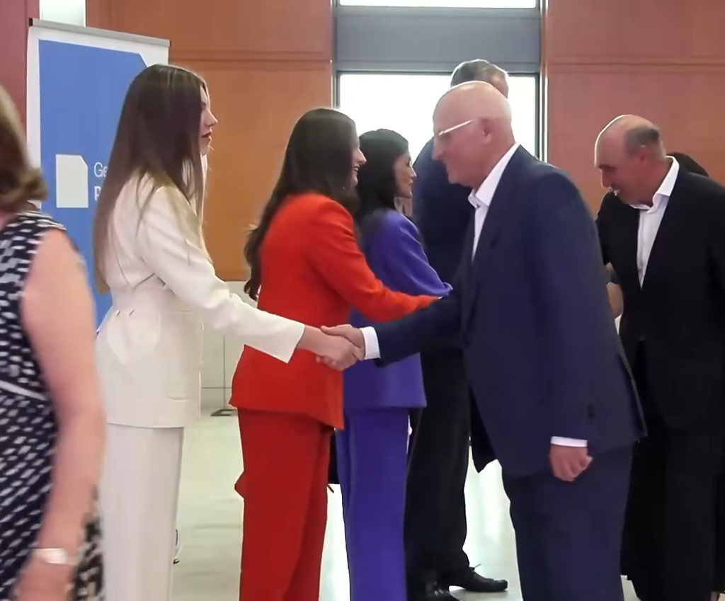 Saludo de los Reyes, la Princesa de Asturias y de Girona y la Infanta Sofía a los miembros del patronato de la Fundación Princesa de Girona 