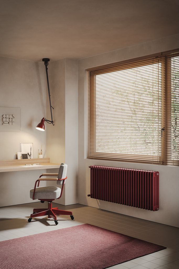 Radiador debajo de la ventana. 
