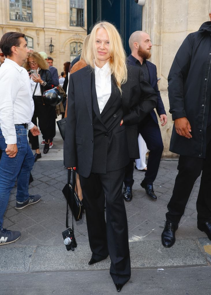 Pamela Anderson en 2023, una de las primeras ocasiones en que la vimos sin maquillaje. 