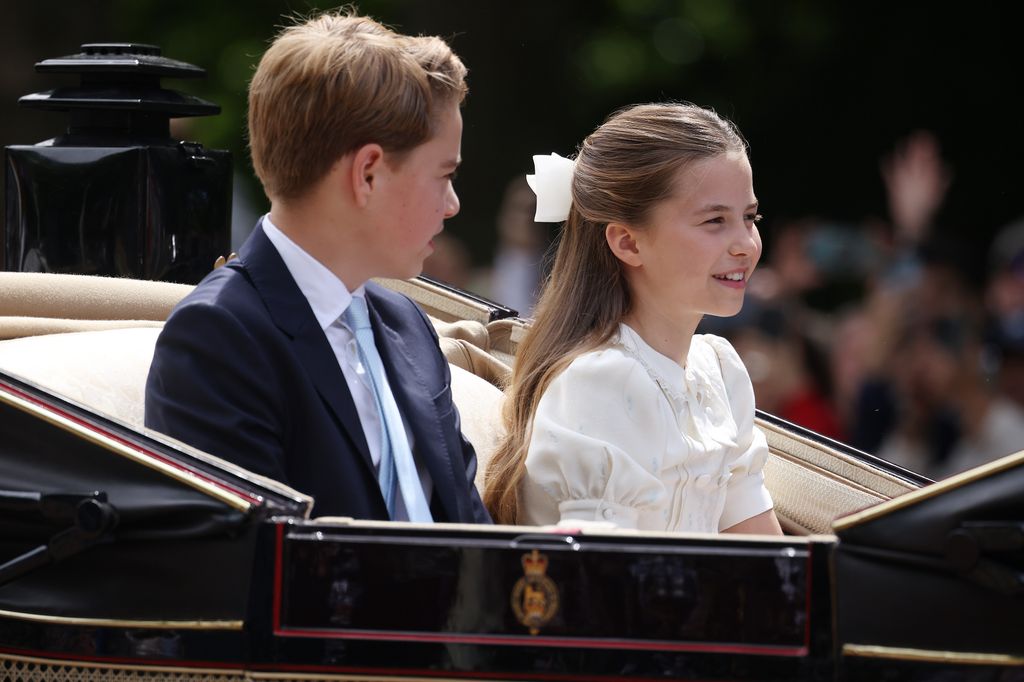 Los príncipes George y Charlotte en el Trooping The Colour 2026