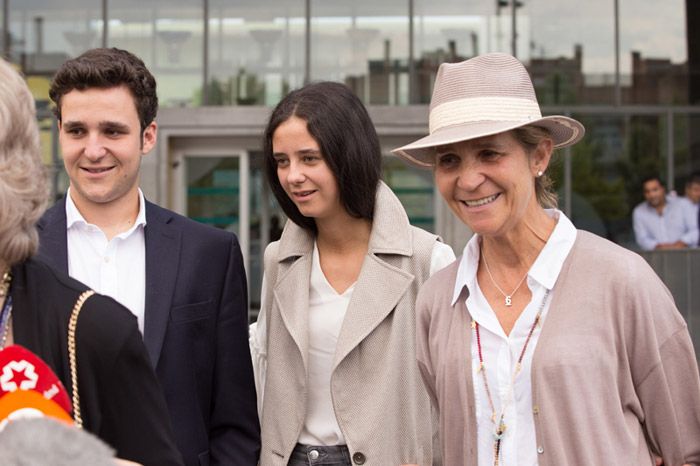 La infanta Elena, con sus dos hijos
