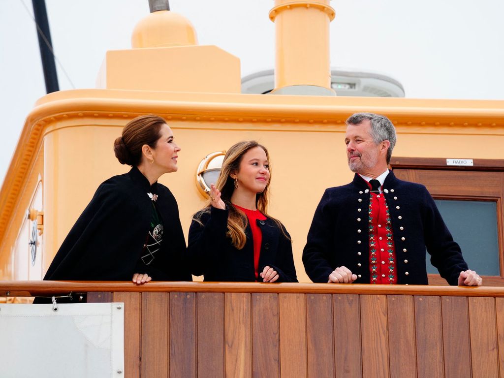 Los reyes de Dinamarca y su hija Josephine en las islas Feroe