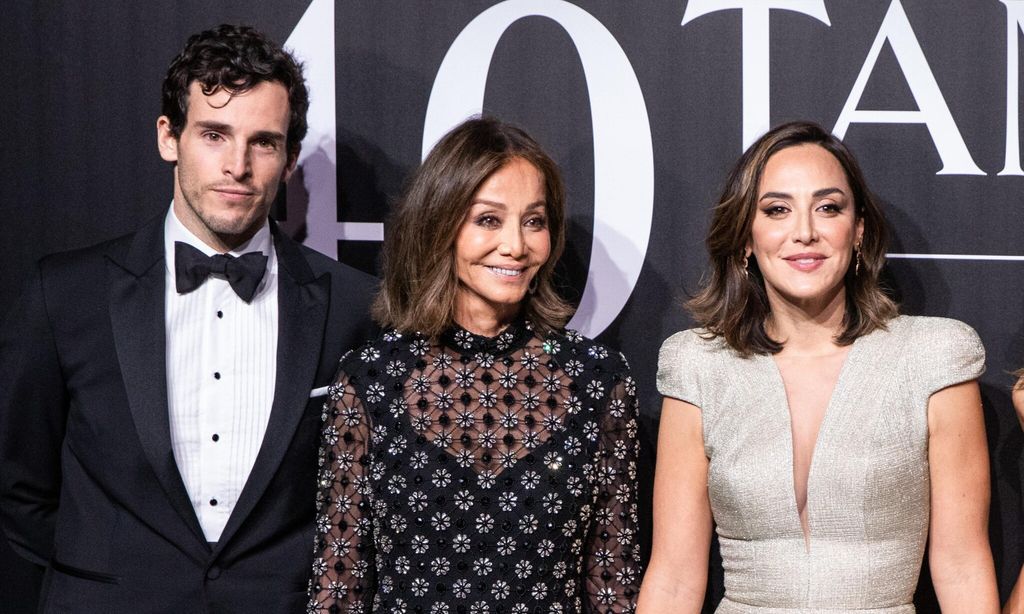 Isabel Preysler y Tamara Falcó con Íñigo Onieva