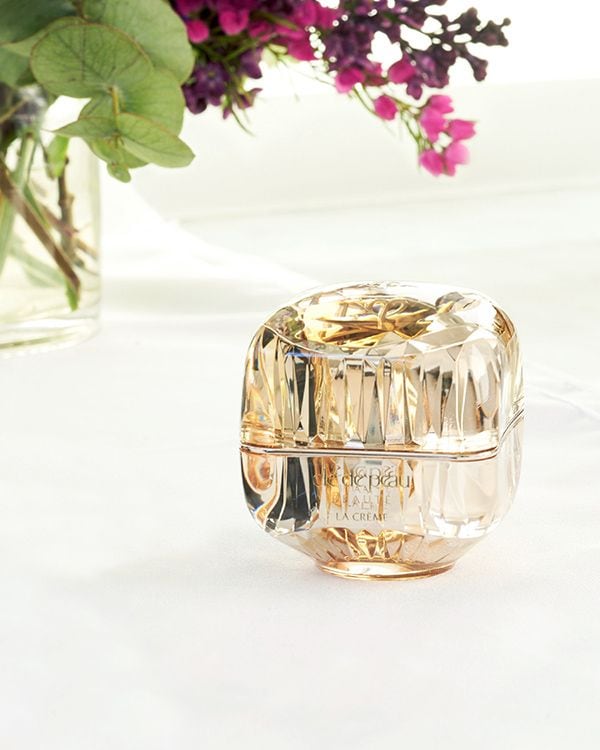 El mejor regalo para el Día de la Madre es esta crema de lujo de Clé de Peau Beauté