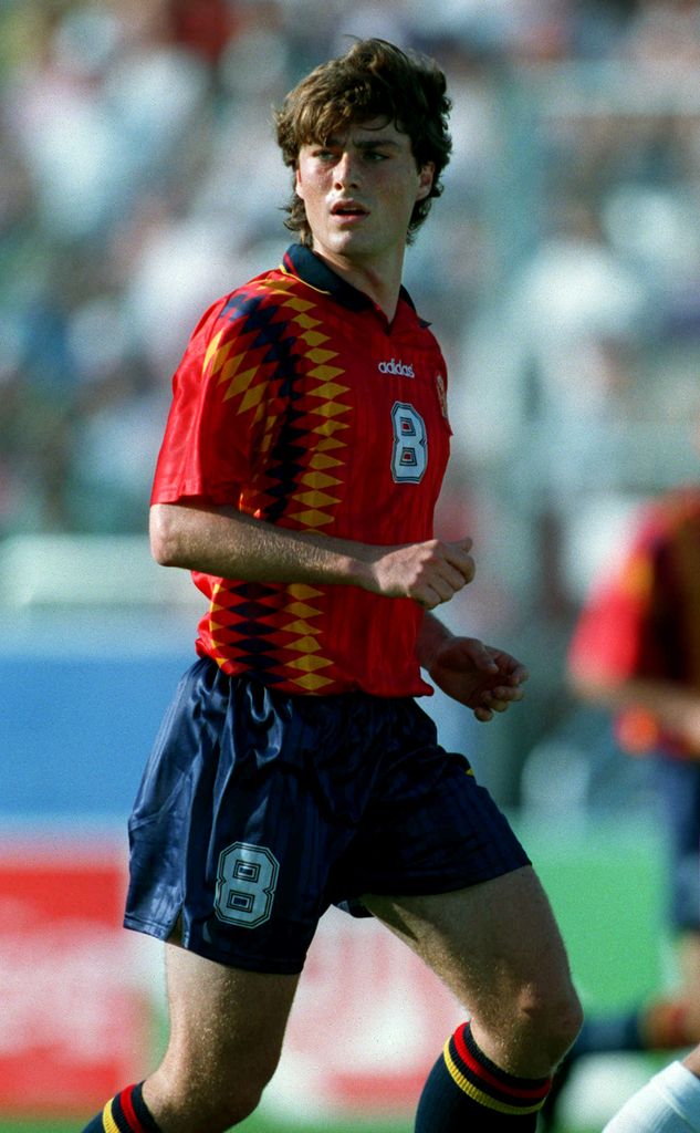Julen Guerrero, de la selección española, corre durante el partido de la fase de grupos (Grupo C) del Mundial de la FIFA entre España y Corea del Sur, disputado en el Cotton Bowl de Dallas el 17 de junio de 1994 en Texas, Estados Unidos