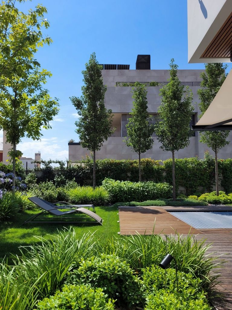 Casa con jardín diseñado por David Jiménez