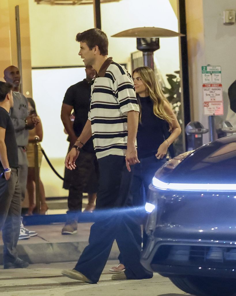 Gerard Piqué y su novia Clara Chía Martí fueron captados a su salida del restaurante Catch LA.