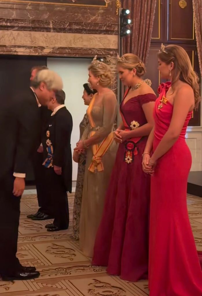 Máxima de Holanda, Ariane y Amalia en la cena de estado con los emperadores de Japón
