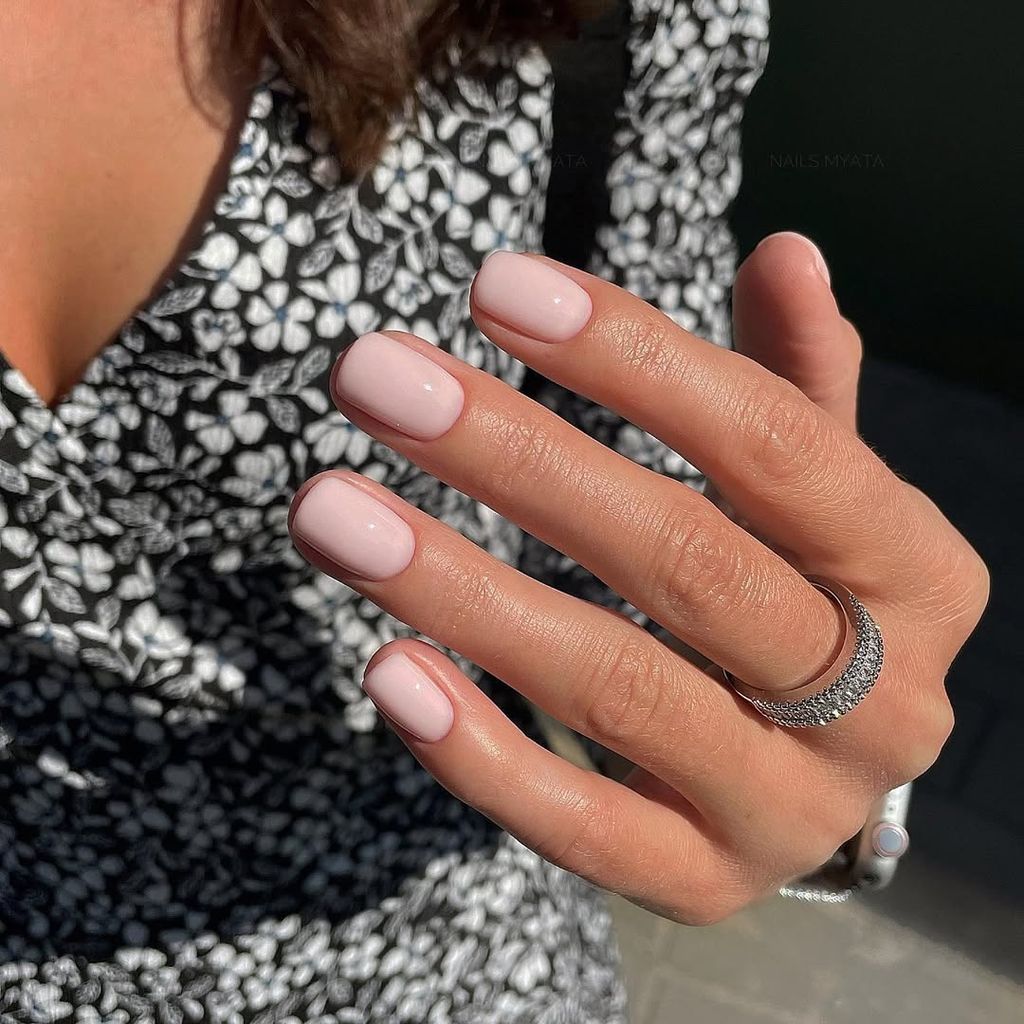 Manicura milky pink