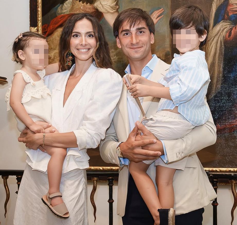 Silvia Salleras y Pablo Trapote con sus hijos