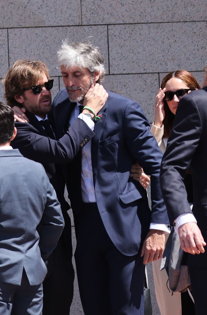 Rosauro Varo consuela a Alfonso de Borbón
