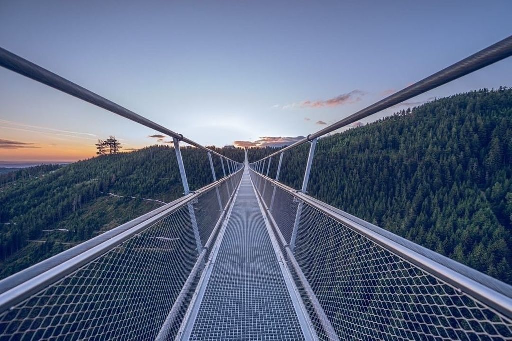 El recorrido es de un solo sentido: una vez entras en el puente, no puedes volver atrás.
