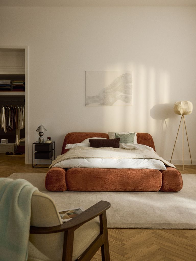Cama con cabecero tapizado