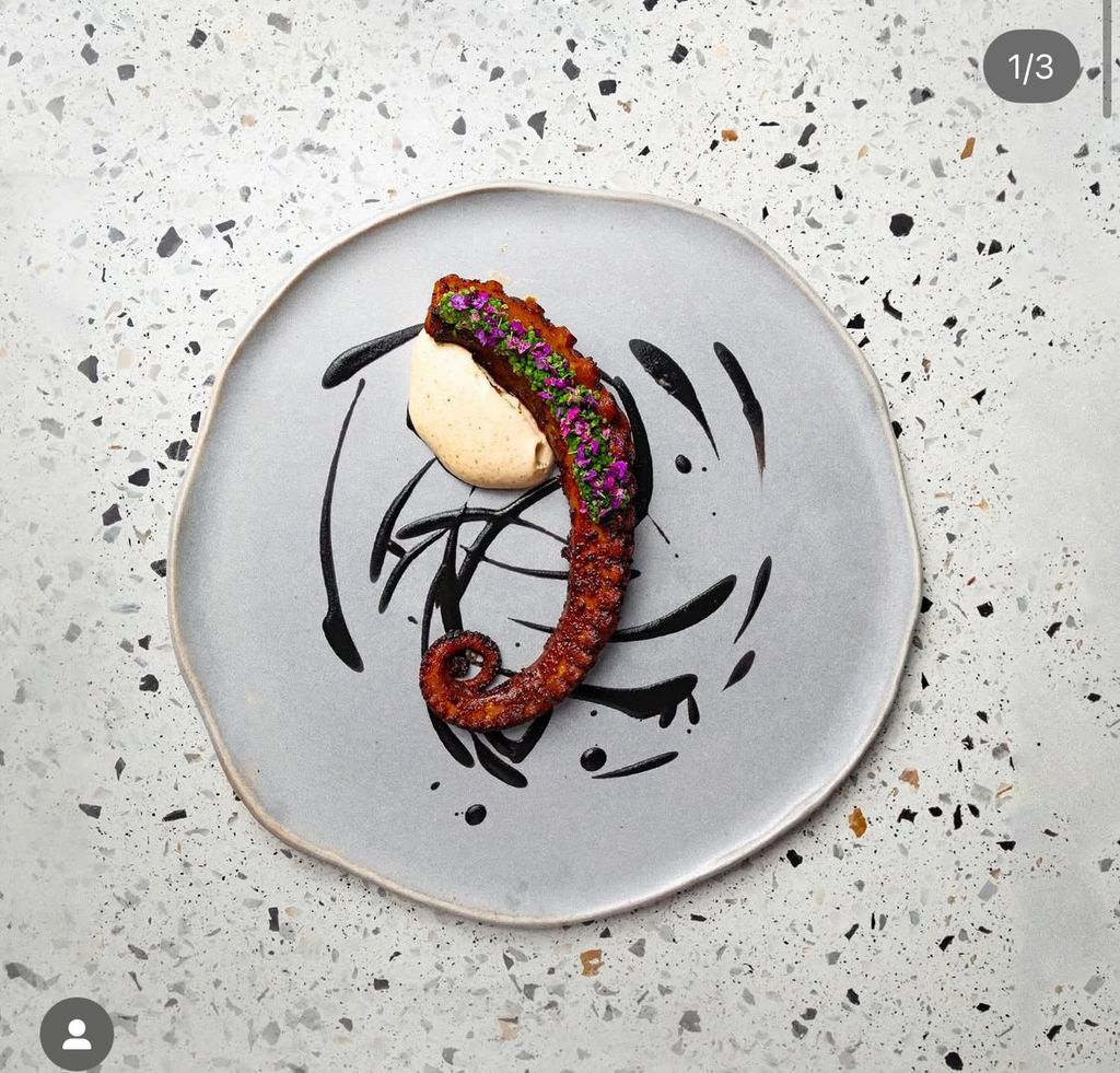 Como en la cocina mexicana, los pescados y mariscos también guardan un lugar especial en su menú