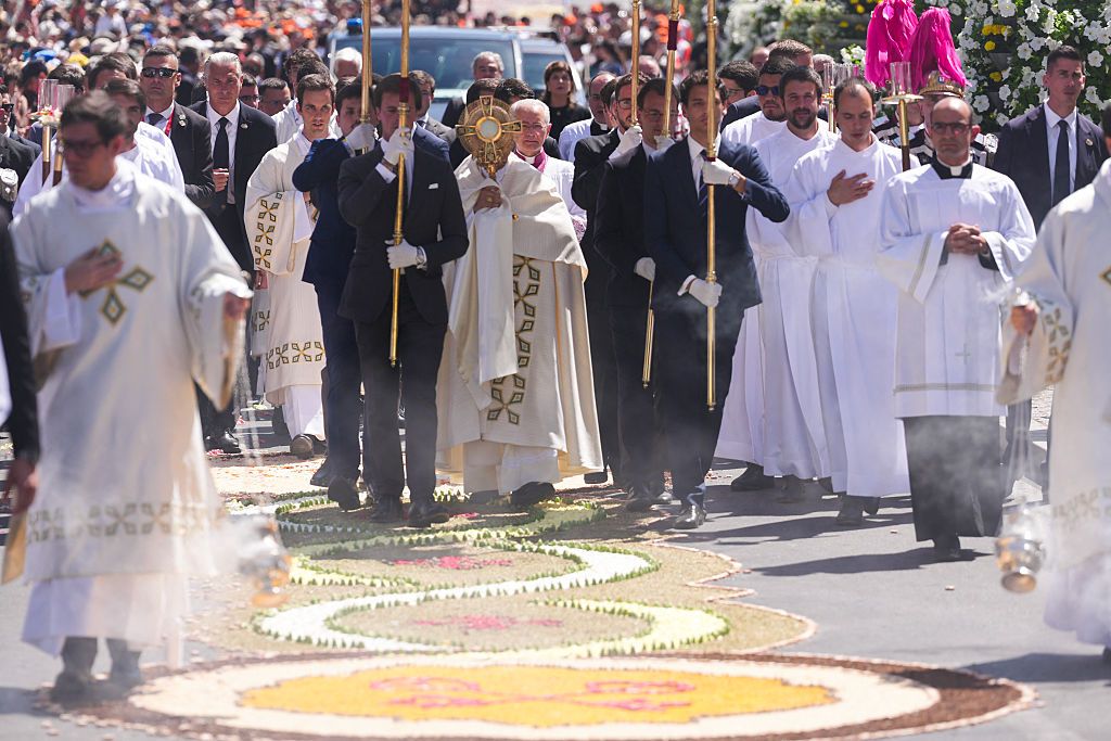 Las alfombras florales han sido elaboradas por la Asociación de Alfombristas de Pontearea