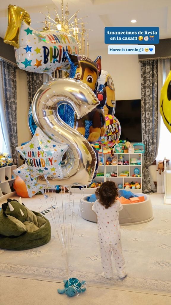 Nadia Ferreira sorprendió a su hijo Marquitos con un arreglo de globos por su cumpleaños número dos