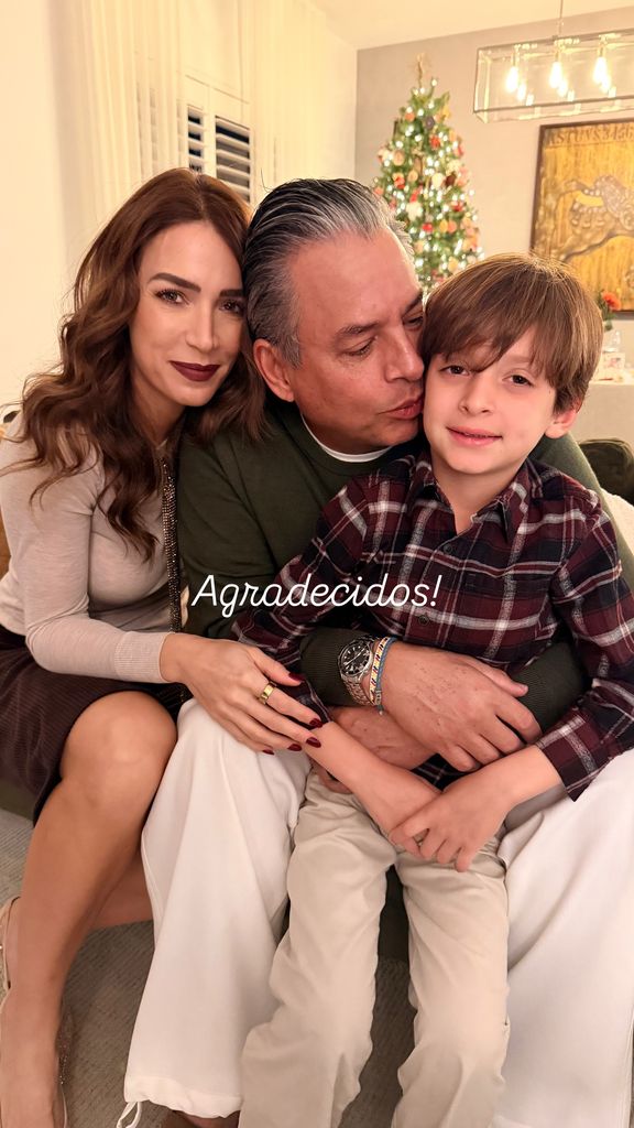 Alessandra Villegas junto a Daniel Sarcos y su hijo, Daniel Alejandro