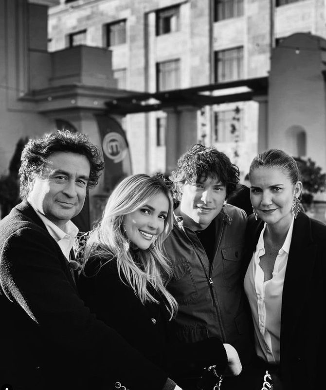 Rebecca Lima con Jordi Cruz y sus compañeros