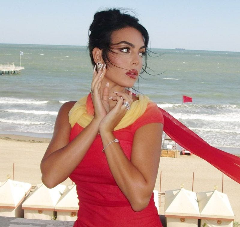 Los trucos que Georgina Rodríguez siempre utiliza para posar en las fotos