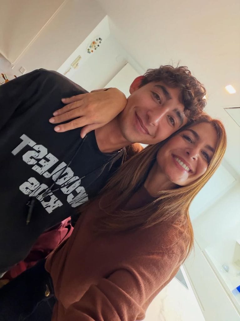 Nuria Roca con su hijo Juan