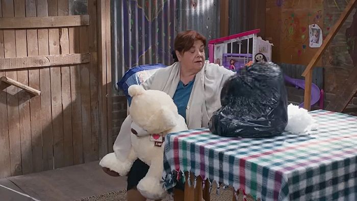 Avance de 'Hermanos': Fatma recuerda que escondió el dinero en un osito de peluche