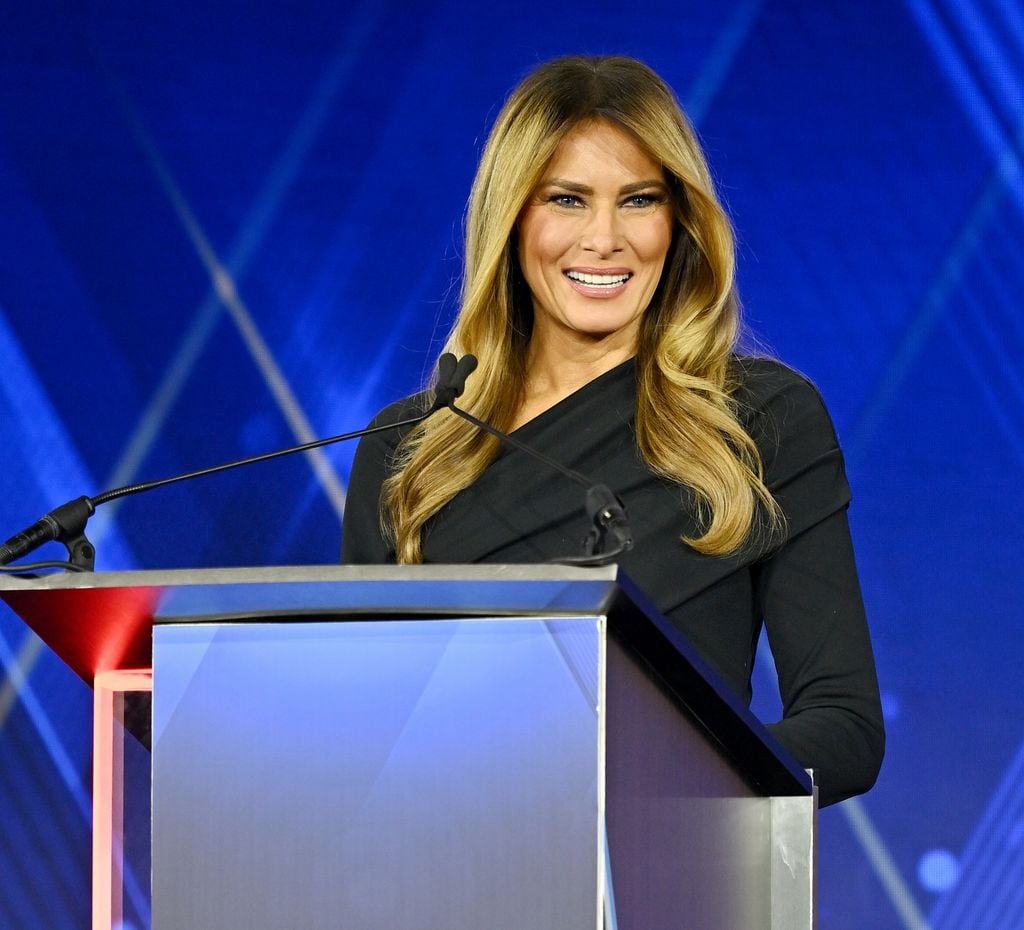 Melania Trump recibe el premio Patriota del Año en la gala organizada por Fox Nation en Greenvale, Nueva York, el 6 de noviembre de 2025