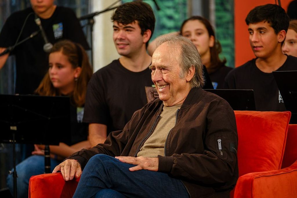 Joan Manuel Serrat en su recibimiento en los Premios Princesa de Asturias