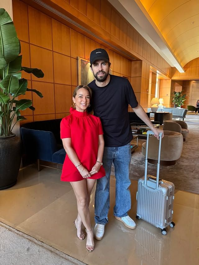 Adamari López y Gerard Piqué posaron sonrientes para la cámara