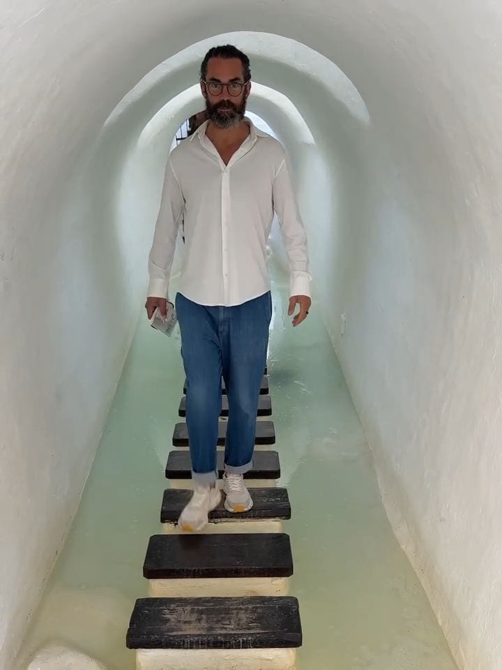 El novio de Eugenia Osborne recorriendo el Museo Lagomar, una propiedad excepcional que evoca la obra de César Manrique