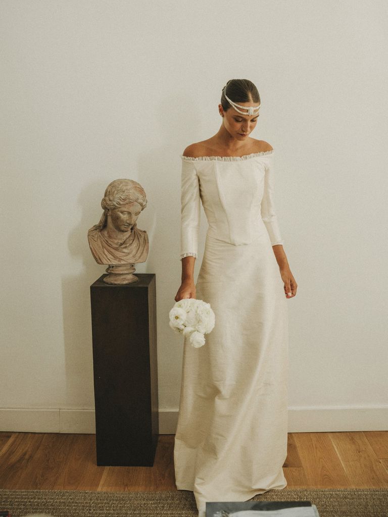 Novias con diadema griega sobre la frente doble