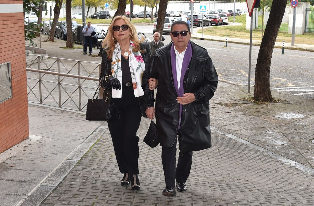 Inmaculada Casal y María del Monte en el funeral de Paco Baena Bocanegra