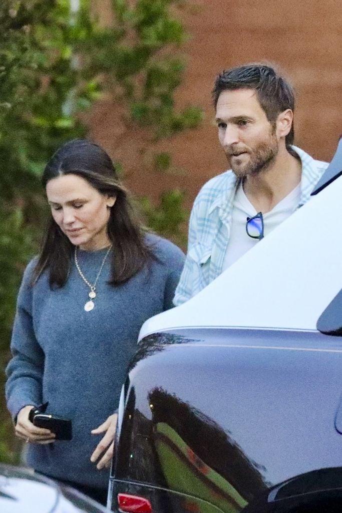Jennifer Garner fue captada con su novio John Miller en una cita romántica.