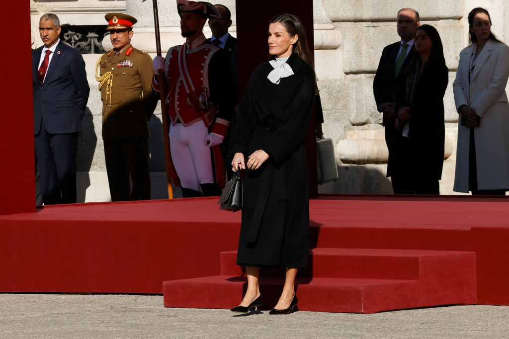 Dos imágenes tomadas en el momento de pasar revista a las tropas