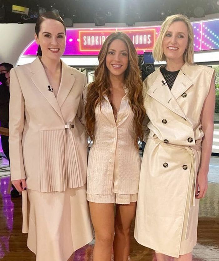 Shakira con Michelle Dockery y Laura Carmichael