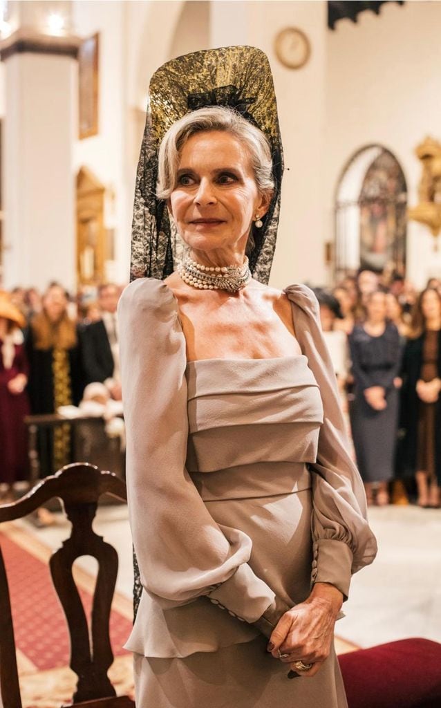 Madrina Viral con mantilla