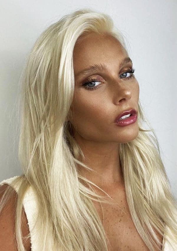 Valentina Zenere con color de pelo 'Platinum Blonde'