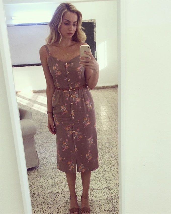 Look de Ana de Armas en la película 'Sergio'