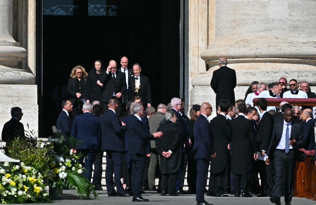 Alberto de Mónaco y Charlene de Mónaco en el funeral del Papa Francisco 