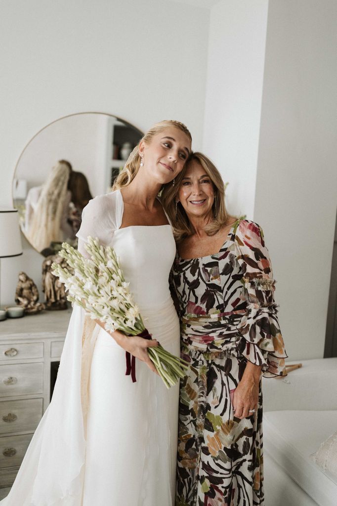 El look de madre de la novia de Reyes estampado