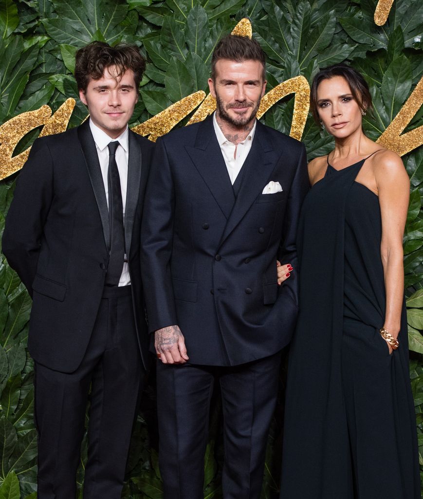 Brooklyn Beckham, David Beckham y Victoria Beckham en los Fashion Awards 2018 en Londres