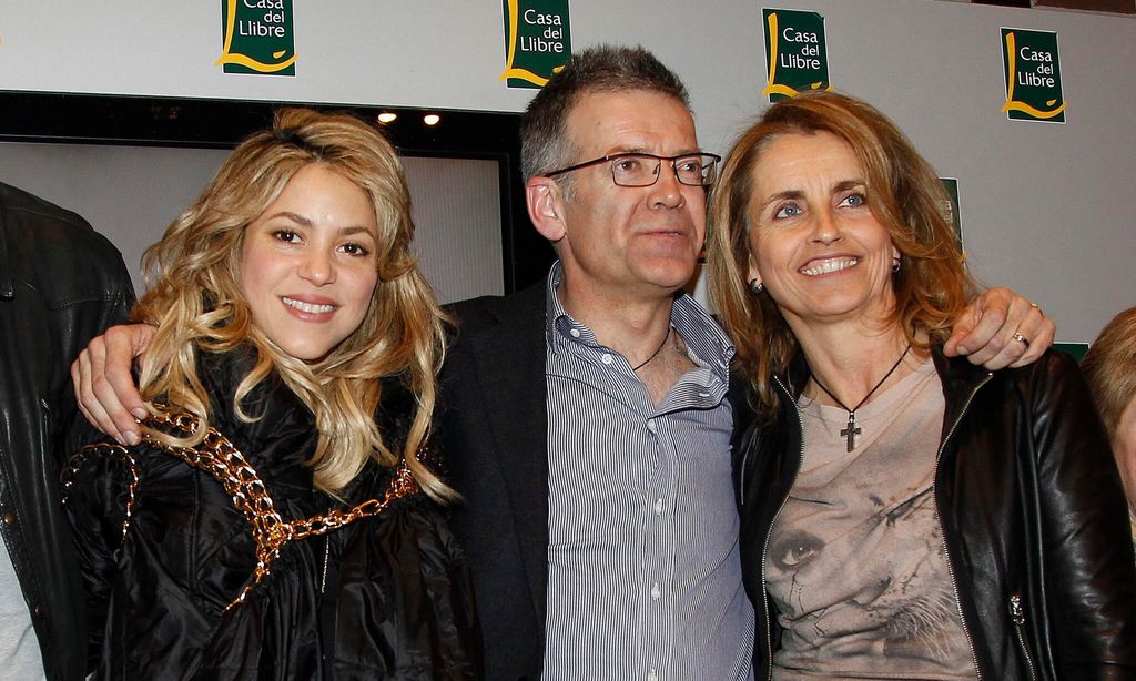 shakira y los padres de gerard piqu joan piqu y montserrat bernabeu